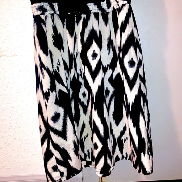 Nice Dress - Picture 3 of 3